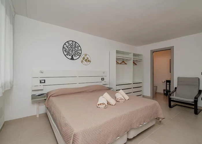 Gasthuis Domo Archea, Al Centro Di